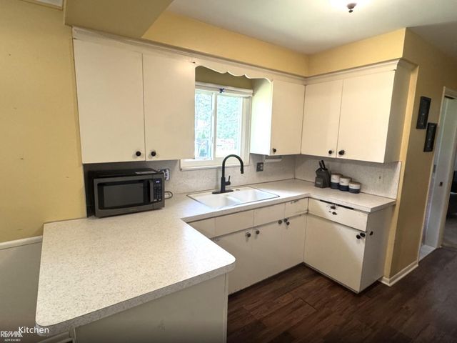 44790 Kemp Street, Sterling Heights, MI 48314