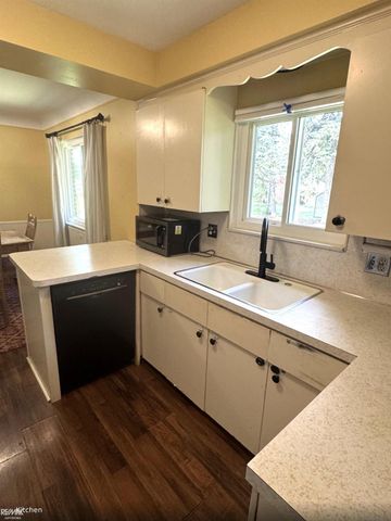 44790 Kemp Street, Sterling Heights, MI 48314
