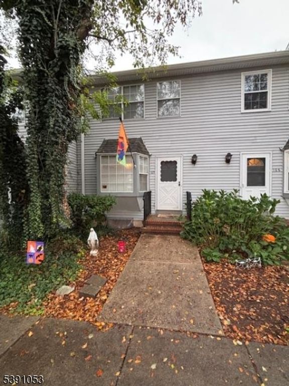 105 Franklin Ct, Raritan Twp., NJ 08822