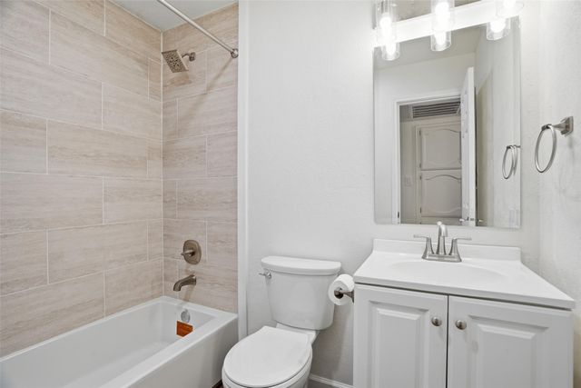 3840 Seven Gables Street, Fort Worth, TX 76133