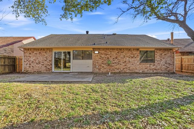 3840 Seven Gables Street, Fort Worth, TX 76133