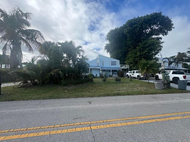 4517 S Indian River Drive, Fort Pierce, FL 34950