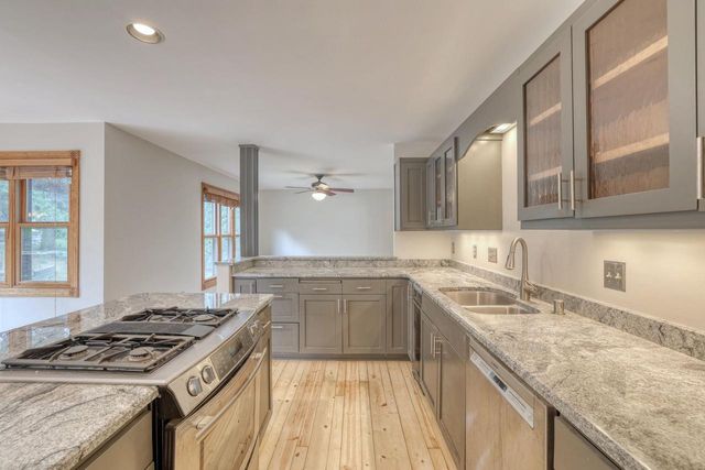 798 Greenway TERRACE, Hartland, WI 53029