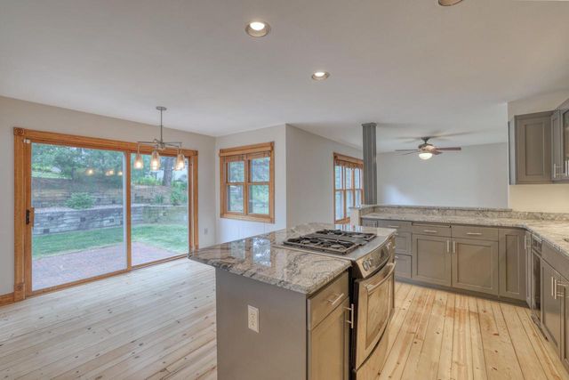 798 Greenway TERRACE, Hartland, WI 53029