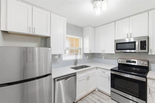 9993 86TH ST, Seminole, FL 33777