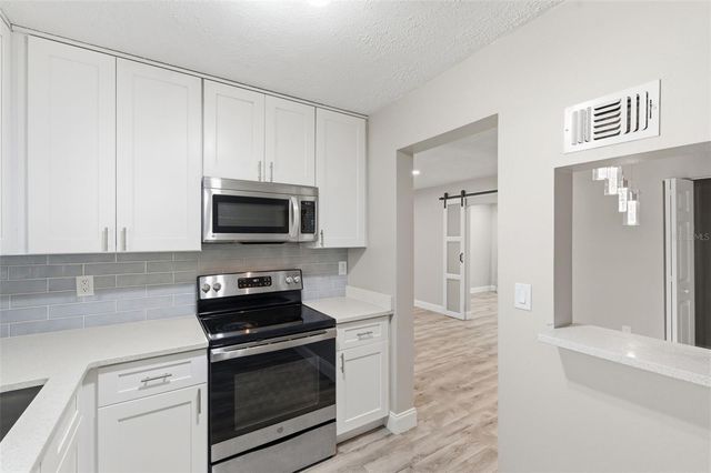 9993 86TH ST, Seminole, FL 33777