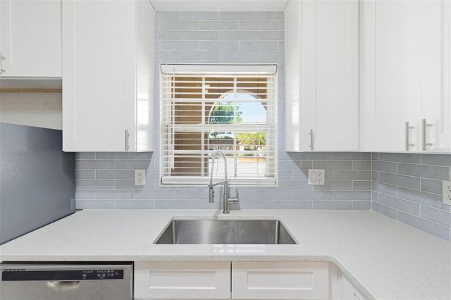 9993 86TH ST, Seminole, FL 33777