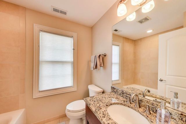 6067 N OCONTO Avenue, Chicago, IL 60631