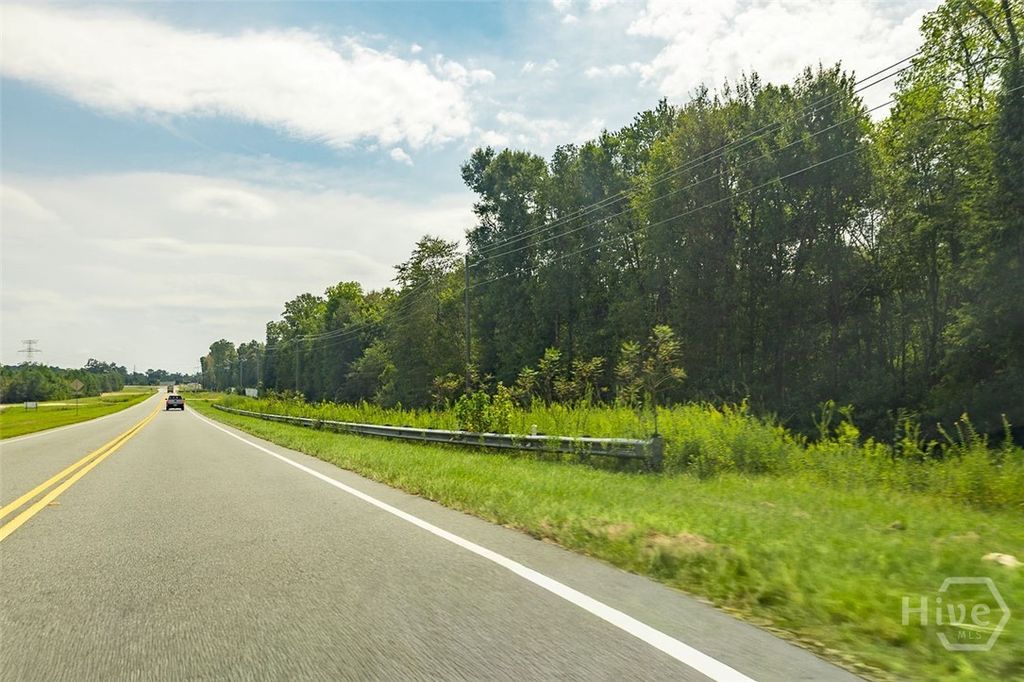 Image 6 of property listing at 650 Old Augusta Road S, Rincon, GA 31326