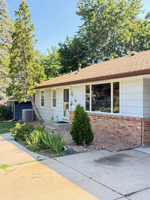 8625 Poplar Bridge Curve, Bloomington, MN 55437 — exterior