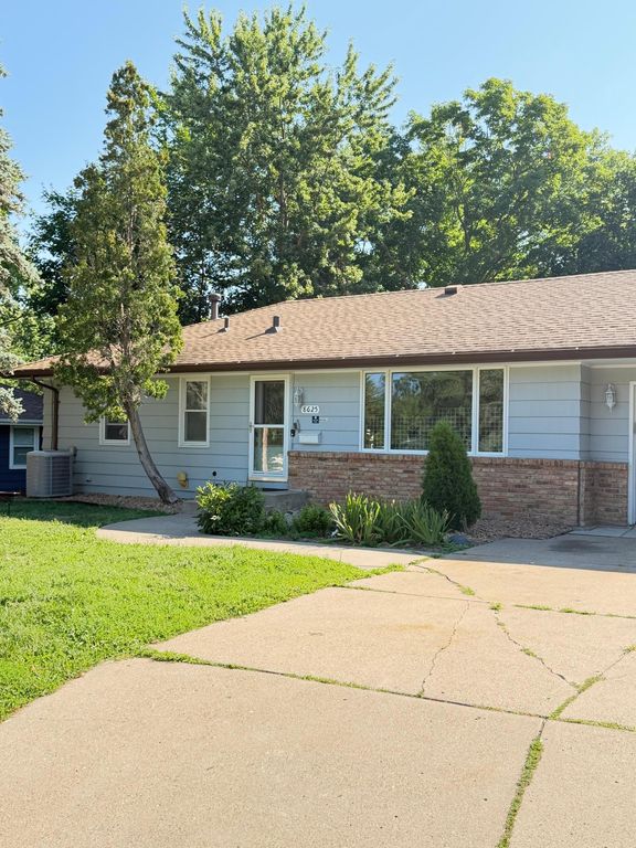 8625 Poplar Bridge Curve, Bloomington, MN 55437 — photo 2
