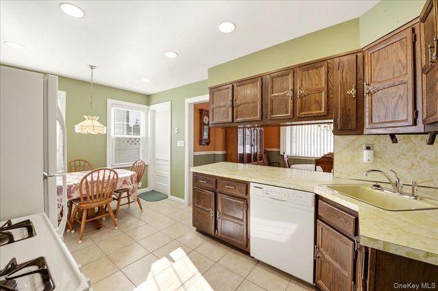 136 Roundhill Drive, Yonkers, NY 10710