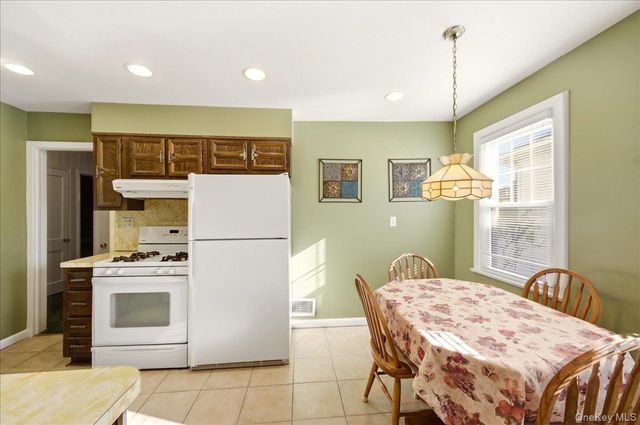 136 Roundhill Drive, Yonkers, NY 10710