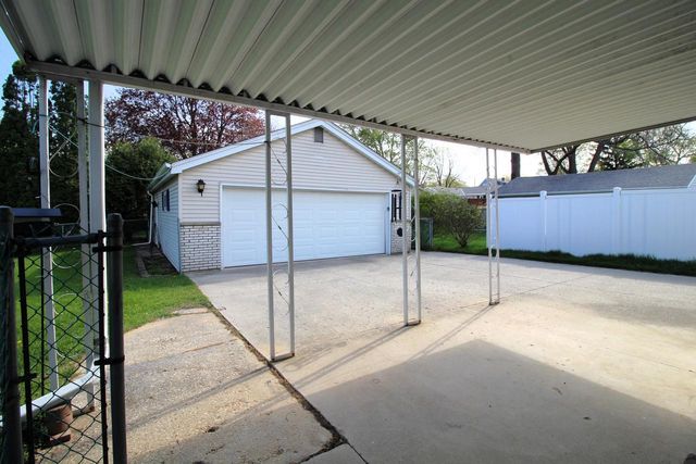 2111 Canary STREET, West Bend, WI 53090