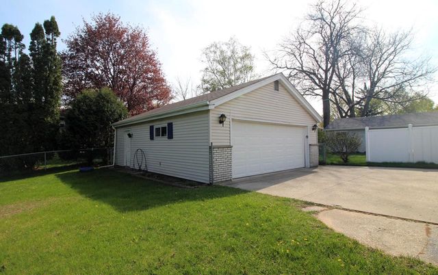 2111 Canary STREET, West Bend, WI 53090