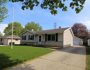 2111 Canary STREET, West Bend, WI 53090