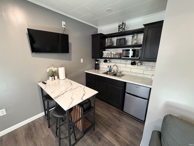 88 SE 1st Street, Linton, IN 47441