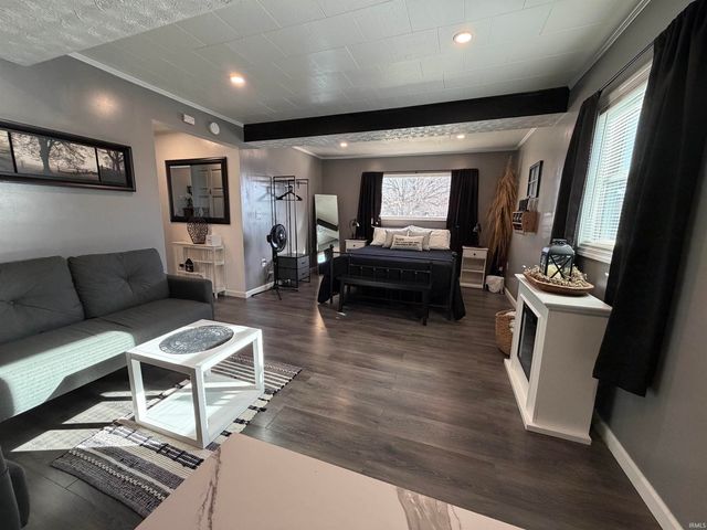 88 SE 1st Street, Linton, IN 47441