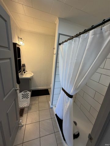 88 SE 1st Street, Linton, IN 47441