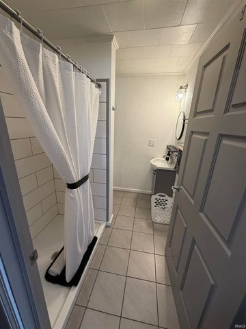 88 SE 1st Street, Linton, IN 47441