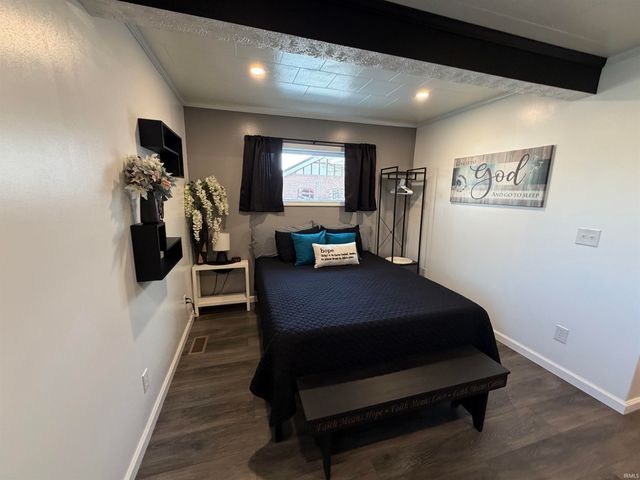 88 SE 1st Street, Linton, IN 47441