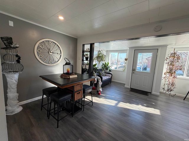 88 SE 1st Street, Linton, IN 47441