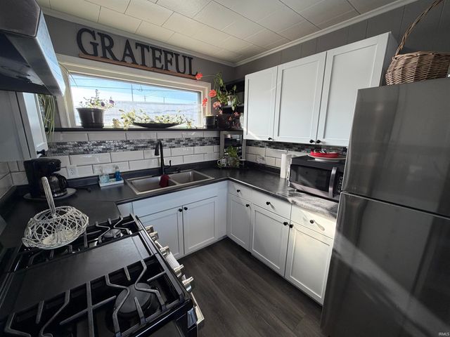 88 SE 1st Street, Linton, IN 47441