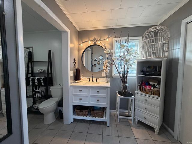 88 SE 1st Street, Linton, IN 47441