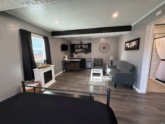 88 SE 1st Street, Linton, IN 47441