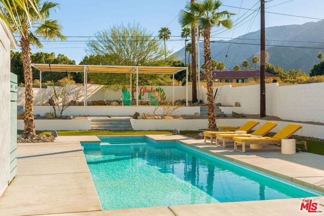 22 Gladys Circle, Palm Springs, CA 92262