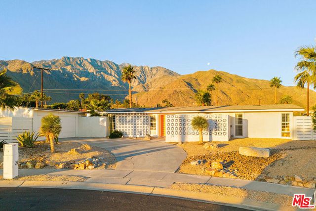 22 Gladys Circle, Palm Springs, CA 92262