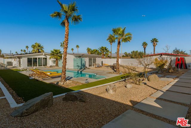 22 Gladys Circle, Palm Springs, CA 92262