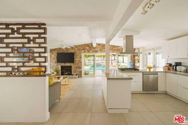 22 Gladys Circle, Palm Springs, CA 92262