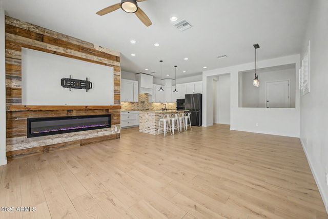 3233 W HORIZON Drive, Phoenix, AZ 85086