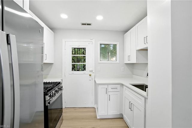 219 Avondale RD, Portsmouth, VA 23701