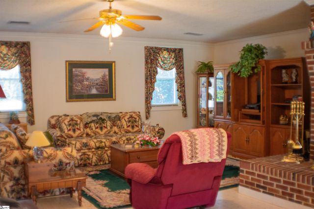 400 Wedgewood Drive, Greenville, SC 29609