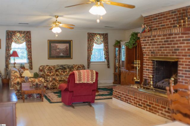 400 Wedgewood Drive, Greenville, SC 29609