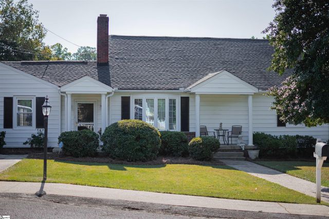 400 Wedgewood Drive, Greenville, SC 29609