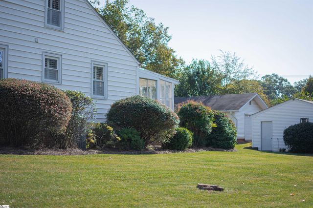 400 Wedgewood Drive, Greenville, SC 29609