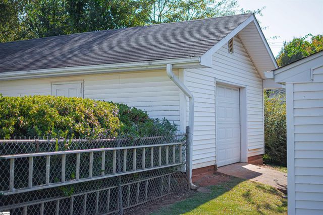 400 Wedgewood Drive, Greenville, SC 29609