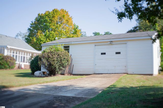 400 Wedgewood Drive, Greenville, SC 29609