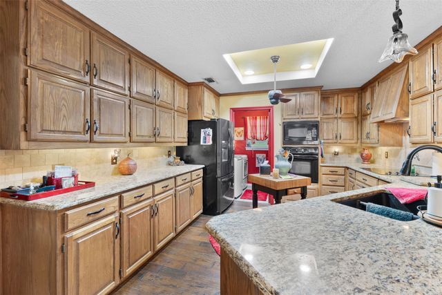 821 Red Oak Drive, Mansfield, TX 76063