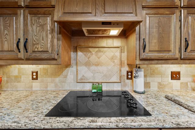 821 Red Oak Drive, Mansfield, TX 76063