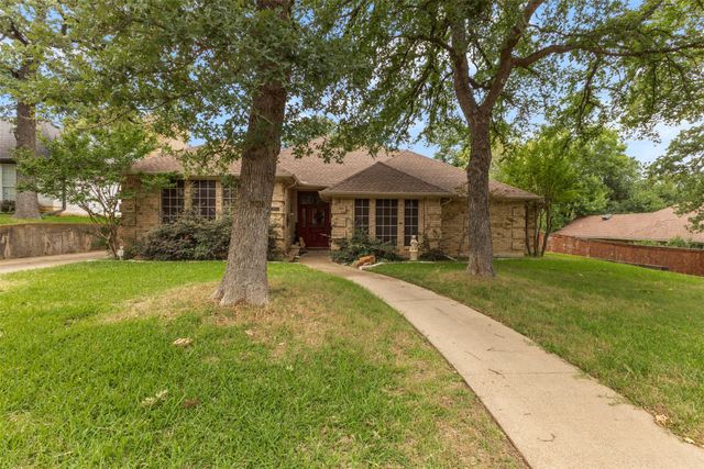 821 Red Oak Drive, Mansfield, TX 76063
