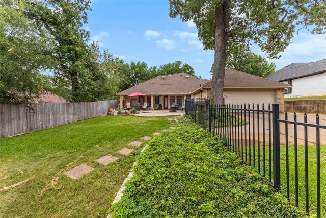 821 Red Oak Drive, Mansfield, TX 76063