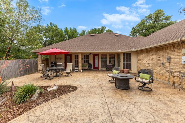821 Red Oak Drive, Mansfield, TX 76063