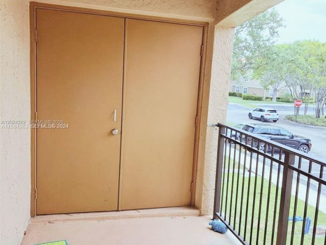 220 SW 116th Ave 15203, Pembroke Pines, FL 33025