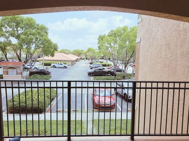 220 SW 116th Ave 15203, Pembroke Pines, FL 33025