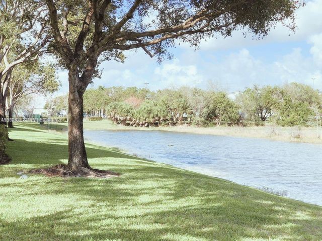 220 SW 116th Ave 15203, Pembroke Pines, FL 33025