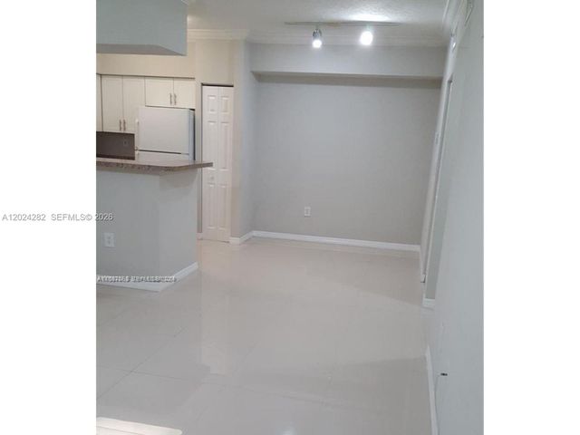 220 SW 116th Ave 15203, Pembroke Pines, FL 33025